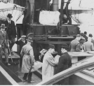 Goście na pokładzie holownika "Ursus" w lipcu 1926 r.