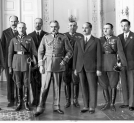 Wręczenie marszałkowi Polski Józefowi Piłsudskiemu odznaki pułkowej przez delegację byłych pułków II Brygady Legionów Polskich 22.02.1932 r.