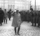 Złożenie wieńca przez szefa francuskiej misji wojskowej płk. Rene Jacques'a Prioux na Grobie Nieznanego Żołnierza w Warszawie 1.11.1931 r.