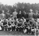 Drużyna Prywatnego Gimnazjum Władysława Giżyckiego w Warszawie podczas międzyszkolnych zawodów sportowych w Chorzowie w czerwcu 1936 r.