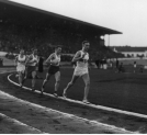 Bieg na 10 kilometrów podczas meczu lekkoatletycznego Polska - Niemcy na Stadionie Wojska Polskiego im. Marszałka Józefa Piłsudskiego w Warszawie w sierpniu 1937 r,
