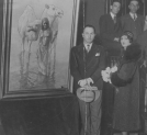 Artysta malarz Adam Styka z żoną Wandą na wystawie swoich prac w Brukseli w 1933 r.