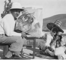 Artysta malarz Adam Styka podczas malowania obrazu w Algierze w 1935 r.