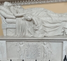 Pomnik grobowy Marii Urszuli z Radziwiłłów, żony Wincentego Krasińskiego, matki Zygmunta Krasińskiego,  w kościele Wniebowzięcia Najświętszej Matki Panny w Opinogórze.
