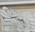 Rzeźba na pomniku grobowym Marii z Radziwiłłów, żony Wincentego Krasińskiego, matki poety Zygmunta,  w kościele Wniebowzięcia Najświętszej Matki Panny w Opinogórze.
