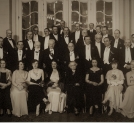 Uczestnicy przyjęcia wydanego na cześć gości francuskich podczas Międzynarodowych Targów Poznańskich w 1933 r.