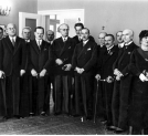 Minister Wacław Jędrzejewicz w towarzystwie osób ze świata nauki, kultury i sztuki udekorowanych odznaczeniami państwowymi w marcu 1934 r.