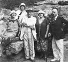 Grupa polskich artystów podczas pobytu na wczasach w Montecatini we Włoszech w 1925 roku.