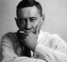 Zygmunt Nowakowski z papierosem.