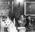 Uroczystość wręczenia Uniwersytetowi Jagiellońskiemu w Krakowie medalu pamiątkowego Uniwersytetu Karola w Pradze w styczniu 1934 roku.