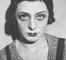 Hilda Skrzydłowska w tytułowej roli w  przedstawieniu "Fräulein Doktor" Jerzego Tepy w Teatrze Miejskim w Łodzi.