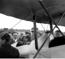 Kazimierz Piotrowski w swojej awionetce podczas pokazów lotniczych w Krakowie w czerwcu 1933 roku.