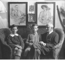Karol Hubert Rostworowski z dziećmi.