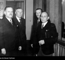 Parlamentarzyści w kuluarach sejmowych w grudniu 1937 roku.