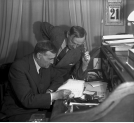 Adam Grzymała-Siedlecki z reżyserem Józefem Karbowskim przed przedstawieniem "Ormianin z Bejrutu" w Teatrze im. Juliusza Słowackiego w Krakowie 21.10.1938 r.
