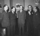 Zygmunt Berezowski - minister spraw wewnętrznych wśród przyjaciół w rocznicę przybycia z kraju.