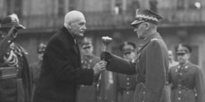 DOSTAŁ NA ZAMKU BUŁAWĘ  MARSZAŁKA