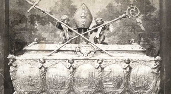 Trumna srebrna św. Stanisława w katedrze krakowskiej, wykonał Piotr von der Rennen w Gdańsku r. 1671  