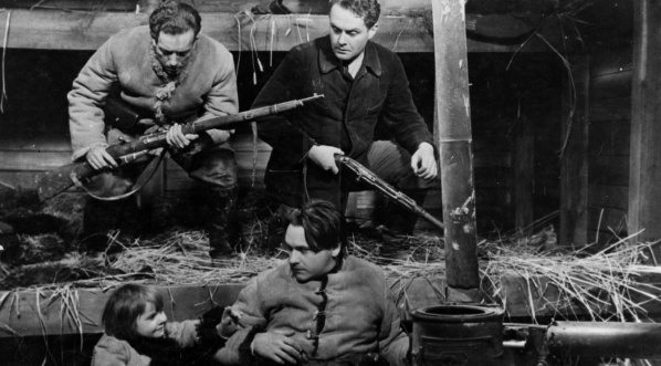  Scena z filmu Michała Waszyńskiego "Bohaterowie Sybiru" z 1936 roku.  
