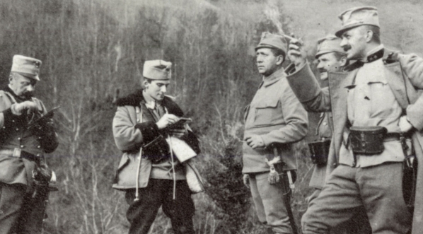  Oficerowie Komendy Legionów w czasie bitwy pod Okomezo w grudniu 1916 roku.  