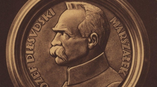  Pocztówka z Józefem Piłsudskim wydana w 1930 roku.  