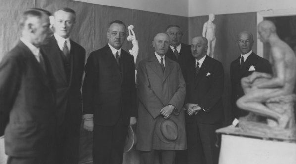  Wystawa prac uczniów Miejskiej Szkoły Sztuk Zdobniczych i Malarstwa w Warszawie, 25.06.1932 r.  