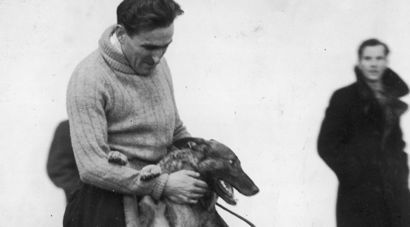  Janusz Kusociński ze swoim psem.  