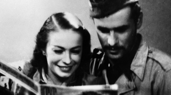  Danuta Szaflarska i Jerzy Duszyński w filmie Leonarda Buczkowskiego "Zakazane piosenki" z 1946 roku.  