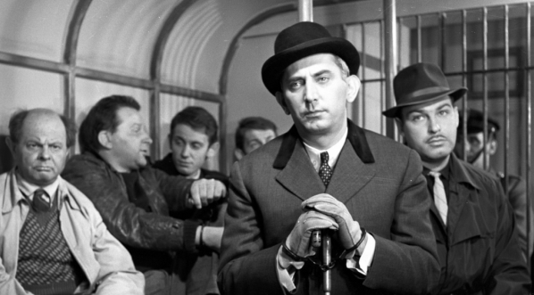  Scena z filmu Edwarda Skórzewskiego i Jerzego Hoffmana "Gangsterzy i filantropi" z 1962 roku.  