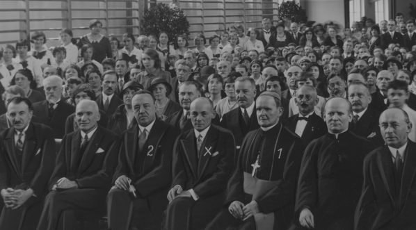  Uroczystość poświęcenia gmachu II Gimnazjum Żeńskiego im. Jana Kochanowskiego w Warszawie, 05.05.1932 r.  