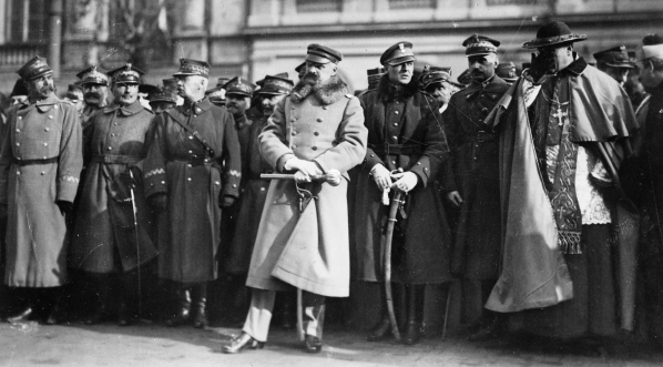  Uroczystość wręczenia buławy marszałkowskiej Józefowi Piłsudskiemu w Warszawie 15.11.1920 r.  