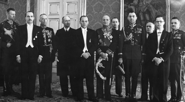  Złożenie listów uwierzytelniających prezydentowi RP Ignacemu Mościckiemu przez posła nadzwyczajnego i ministra pełnomocnego Litwy w Polsce Kazysa Skirpę na Zamku Królewskim w Warszawie, 31.03.1938 r.  