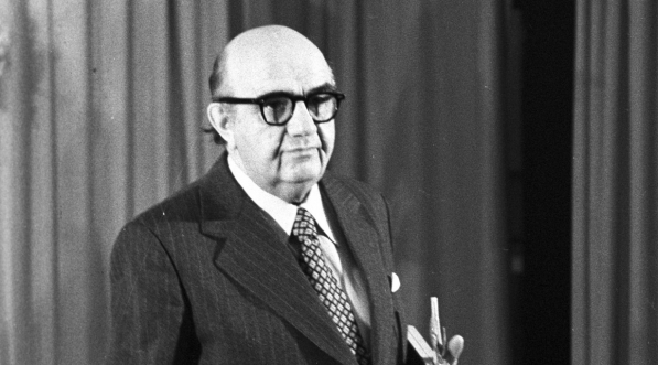  Aleksander Bardini podczas uroczystości wręczenia Złotych Ekranów za rok 1976.  