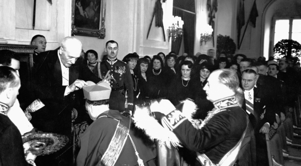  Uroczystość nadania godności kardynała nuncjuszowi apostolskiemu w Polsce arcybiskupowi Francesco Marmaggiemu w Warszawie, 28.12.1935 r. - 04.01.1936 r.  