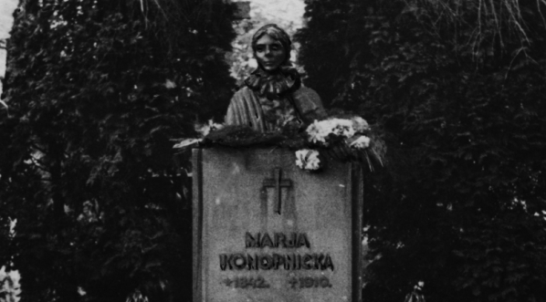  Grobowiec Marii Konopnickiej na Cmentarzu Łyczakowskim we Lwowie.  