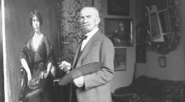  Kazimierz Pochwalski, artysta malarz w swojej pracowni.  