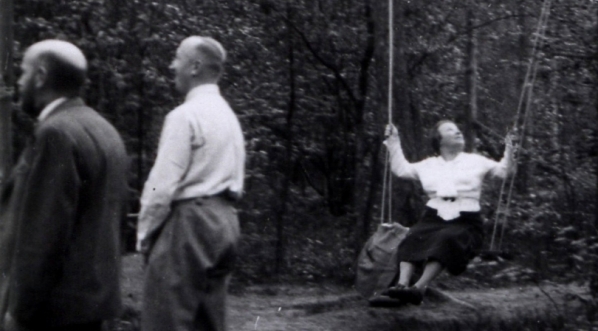  Nela Samotyhowa z Jerzym Zawieyskim i Januszem Korczakiem na wycieczce w Zalesiu 30.05.1935 r.  