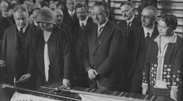  Uroczystość poświęcenia Szkoły Powszechnej nr 105 im. Marszałka Józefa Piłsudskiego przy ul. Czerniakowskiej w Warszawie, lata 1928 - 1934.  