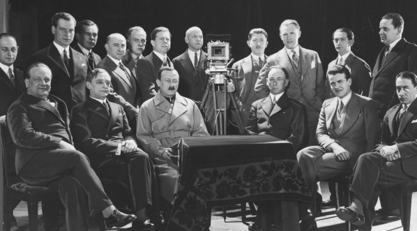  Konferencja dotycząca filmu "Dziesięciu z Pawiaka",  która odbyła się w Warszawie w  1931 roku.  