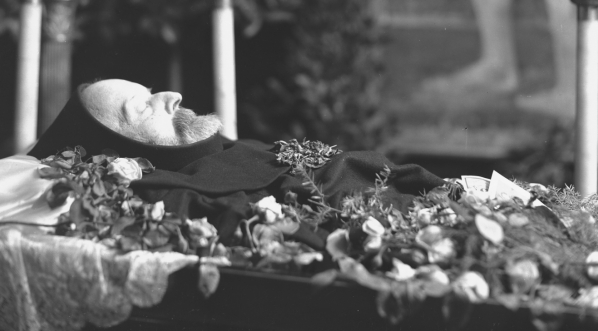  Uroczystości pogrzebowe artysty malarza Jacka Malczewskiego w Krakowie, październik 1929 roku.  