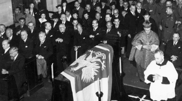  Nabożeństwo żałobne w Londynie po śmierci gen. Władysława Sikorskiego, z udziałem najwyższych władz RP,  6.07. 1943 roku. (3)  
