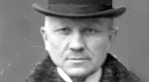  Stefan Ossowski, minister przemysłu i handlu. Fotografia portretowa. (fot.  Saryusz Wolski)  