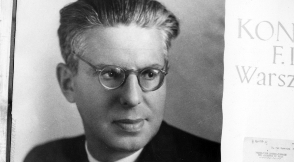  Tablica poświęcona dziesięcioleciu Filmoteki Narodowej w 1965 roku.  