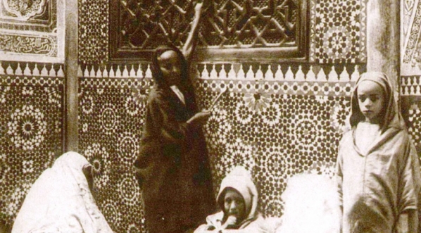  "Fez. Skarbona w ścianie meczetu Mulej Idrissa".  