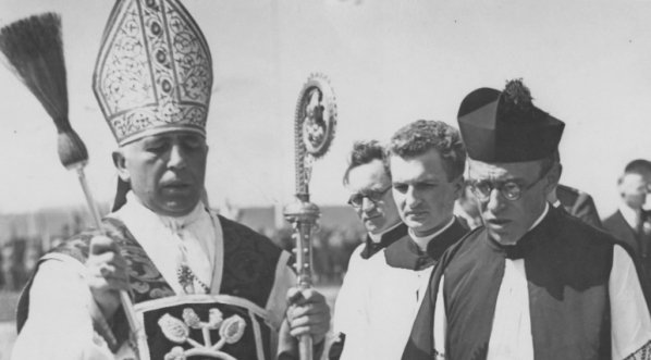  Wręczenie sztandarów pułkom artylerii stacjonującym na terenie VII Okręgu Korpusu w Poznaniu w czerwcu 1938 roku.  