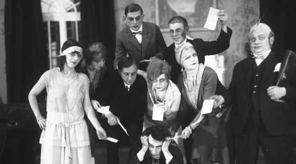  Przedstawienie "Tajemnica powodzenia" Jamesa Montgomery`ego w Teatrze im. Juliusza Słowackiego w Krakowie w grudniu 1927 roku.  