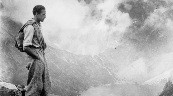  Zbigniew Staniewicz jako Zbigniew w jednej ze scen filmu "Zamarłe echo".  