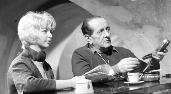  Aktorka Mirosława Krajewska i operator Władysław Forbert na planie filmu Haliny Bielińskiej "Sam pośród miasta" z 1965 roku.  