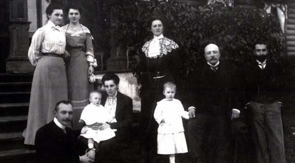  Józef Mikołaj Potocki z żoną Heleną Augustą, dziećmi, rodziną oraz znajomymi.  