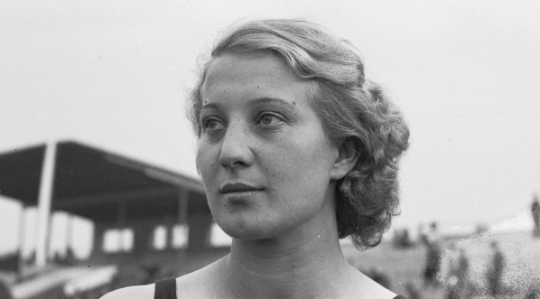  Dyskobolka Jadwiga Wajsówna podczas Międzynarodowych Zawodów  lekkoatletycznych w Krakowie 18.09.1937 r.  